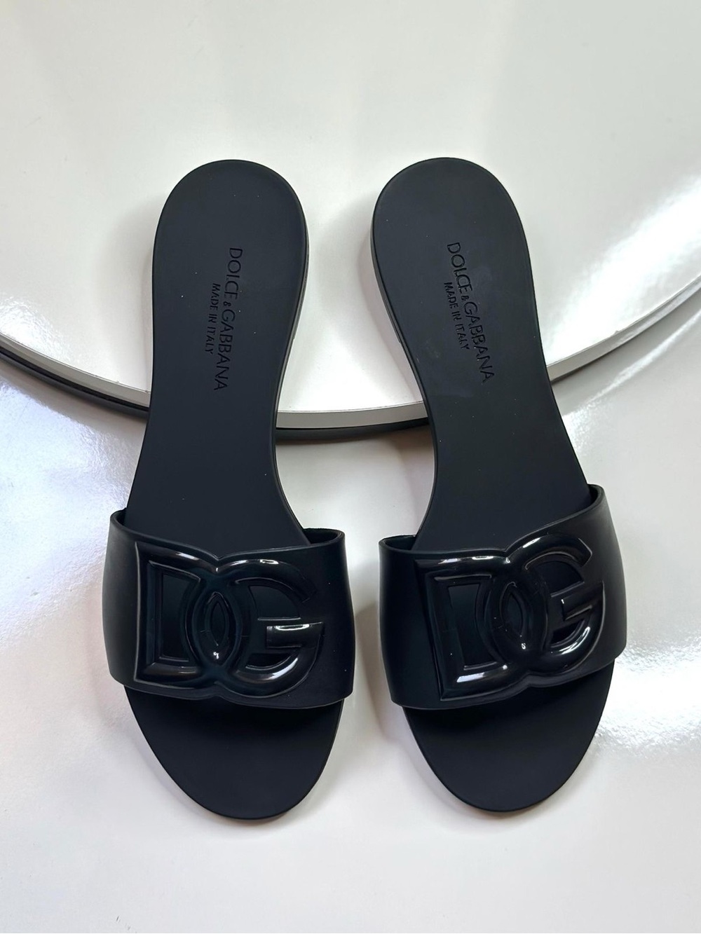 D&G Vibrant Black Pool Rubber Sandals Size 7